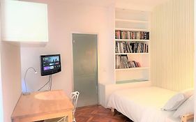 Acogedor apartamento, exterior con balcón y aire acondicionado en Chueca, Madrid